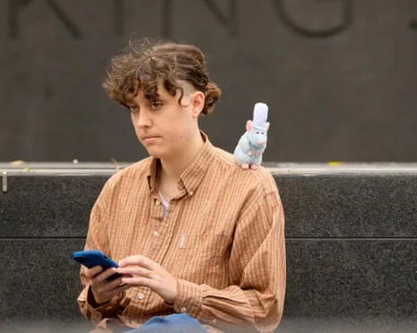 Individuals give me a ample space’: My strange week of donning shoulder pals